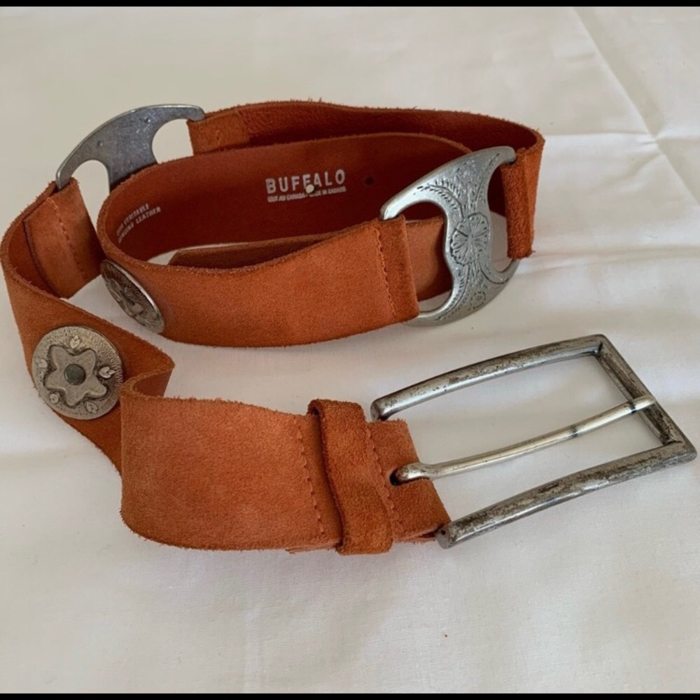 Buffalo brand rust/brown Southwest style belt. Size M